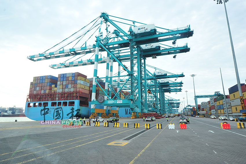 中央政府已经首肯丹绒柏勒峇斯港口扩充计划，并将与州政府讨论执行的细节。