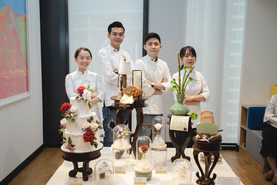 “3C Lab”成员（左起）陈美玲在2017年马来西亚食品及酒店展览（FHM）的马来西亚厨艺比赛中，荣获艺术雕塑品组别铜奖；张钧博的巧克力雕塑品和冰淇淋蛋糕，在里昂举行的2015年世界杯甜点大赛（Coupe du Monde de la Patisserie）中荣获第四名；张镐维于2016年法国世界甜点艺术大赛（Mondial des Arts Sucres）荣获银奖；而刘卉敏则于“Mondial des art sucre 2018”世界甜点大赛获得亚军。