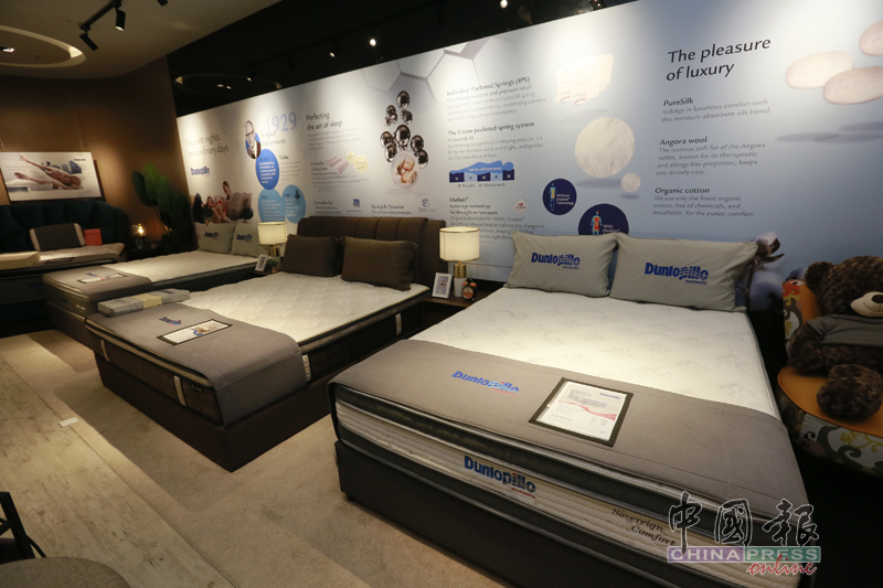 Dunlopillo床褥开发新产品的初衷，皆由消费者的需求为主要导向，推出的床褥系列如CoolSilk冰丝系列、天然乳胶系列、Normablock护背系列、Royale皇家系列、Talasilver Wave高级乳胶系列等等，用的都是上等的材料与稳定的品质，让不同客户群得到物超所值的睡眠体验。
