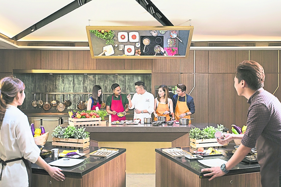 Sessions餐厅设有学习烹饪的互动专区，让大家可以透过趣味的方式学习。