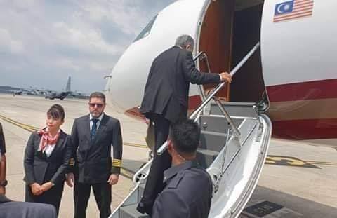 马哈迪搭乘专机出席官访行程。（图取自Kelab Che Det Tun M bersama Rakyat）