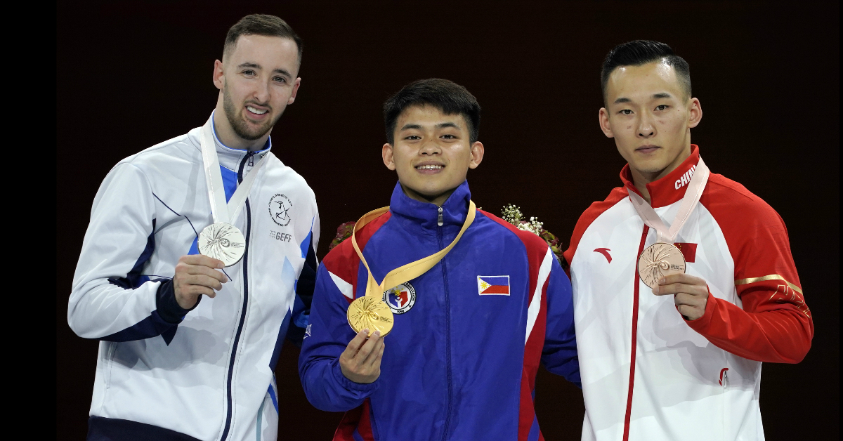 卡洛斯尤洛（中）在男子自由体操，为菲律宾夺下体操世锦赛首枚金牌。（欧新社）