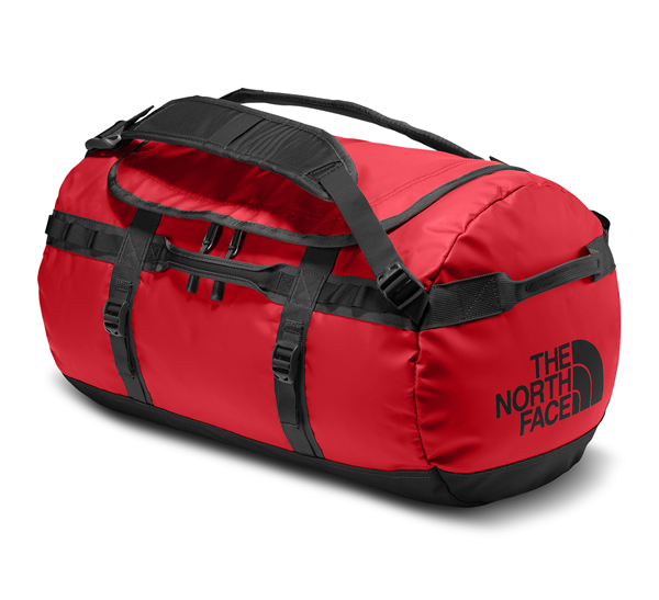 Base Camp Duffel以结实耐用的防水材质制成的旅行袋，可抵抗户外恶劣天气，保持干燥不潮湿。它具有超大容量主袋，可收纳户外探险所需的随身装备。