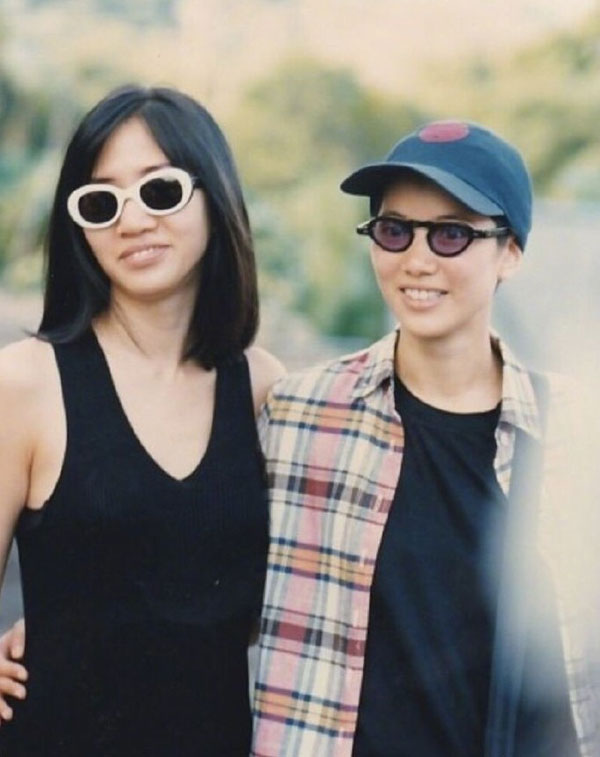 袁咏仪（右）与梅艳芳因合作电影《金枝玉叶2》结缘。