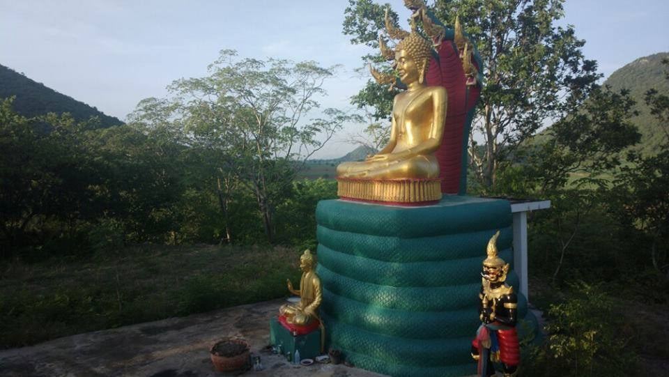 泰国有UFO发烧友相信，外星人会徘徊这座佛像附近。