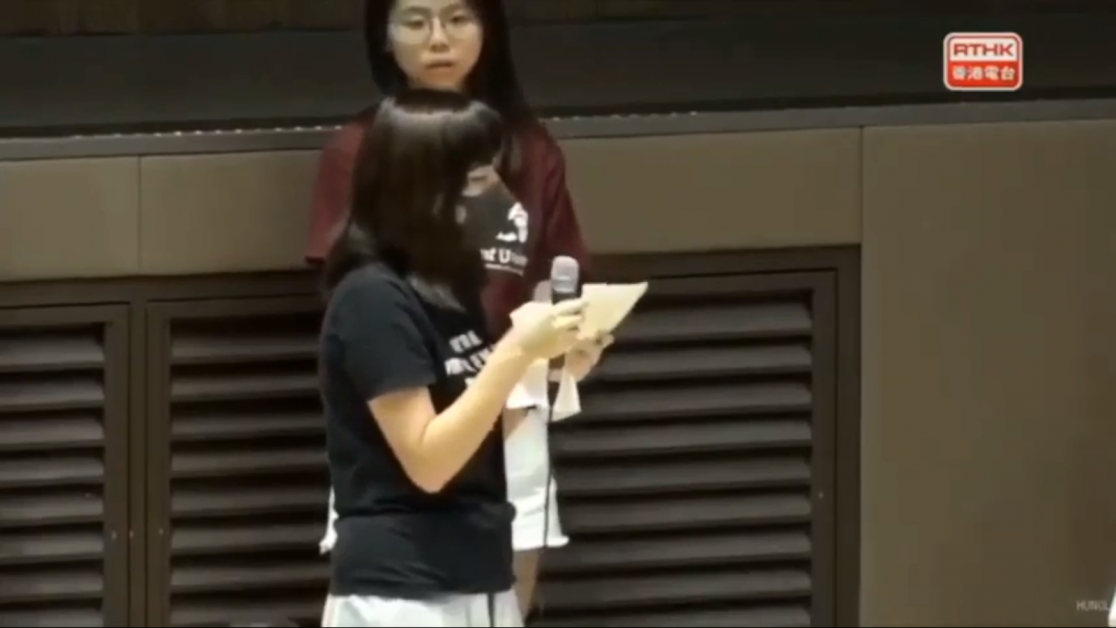 港中大吴姓女学生，声泪俱下地控诉香港警方暴力对待被捕学生。