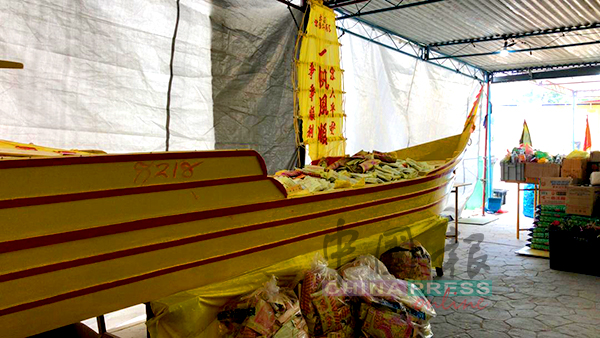 居林吉南斗母宫皇船号码“8218”，周日晚上在多多博彩安慰奖榜上有名。