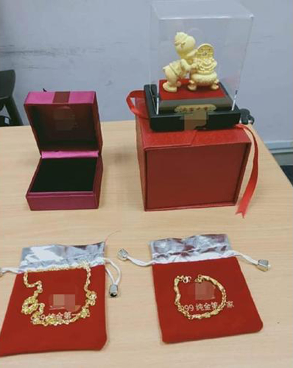 马来西亚籍男子携带3件金饰入境却没有申报，被罚4075新元。（取自新加坡关税局面子书）
