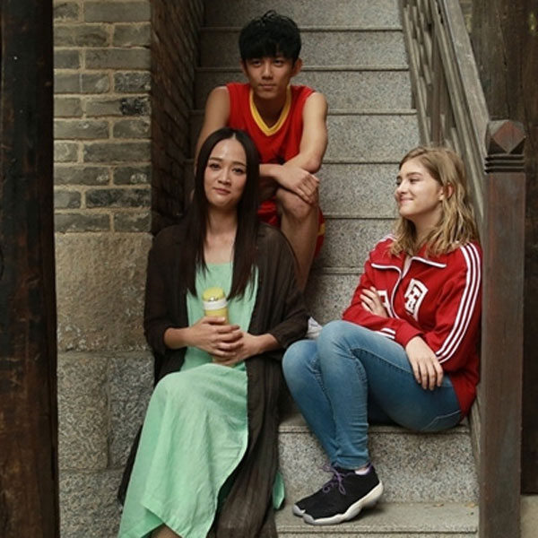 2015年吴磊和陈乔恩合作3D电影《奇迹：追逐彩虹》，被传成“母子恋”。


