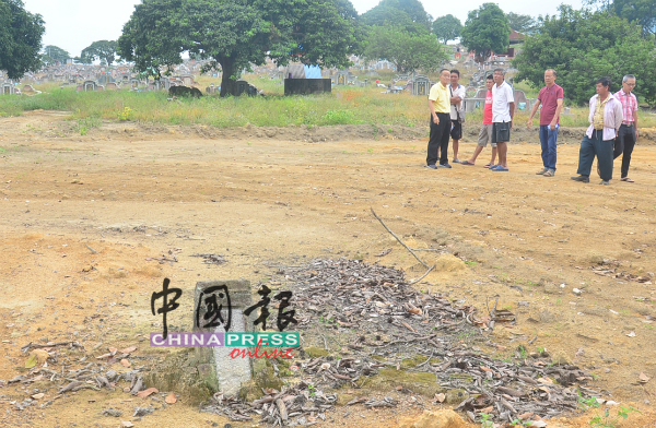 义山管委会将在施工之前，把涉及殡仪道堂计划的6座坟墓骨骸迁葬至义山祖坟供奉。