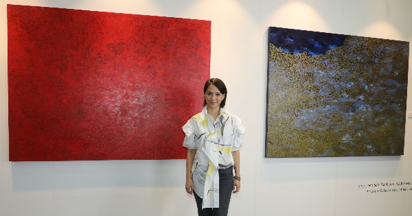 李心洁在马艺博展出的2幅画，亦是作为她明年开办个人画展热身！