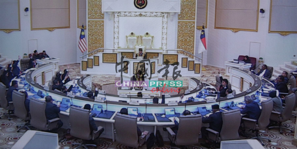 甲州议会以14票，通过了成立马六甲信托储备基金的动议。