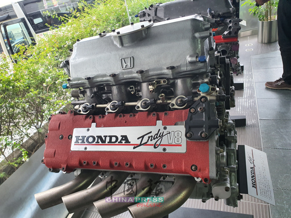它为本田制造的其中一款V8引擎。