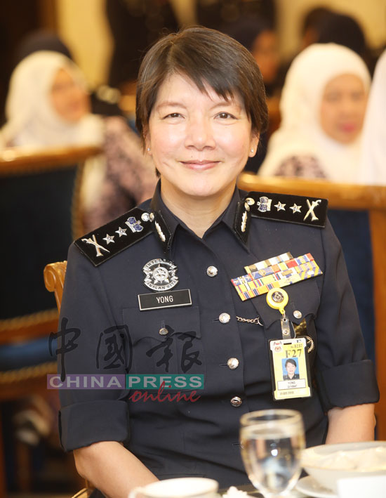 杨丽珠是吉隆坡史上第一位女性掌职副总警长职位者。