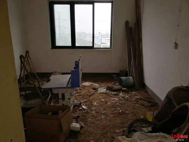 目击者及家属称,两兄弟是从这里坠楼身亡的。