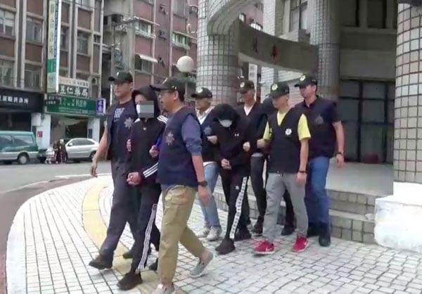 李、黄、林男遭依强盗罪嫌移送法办。