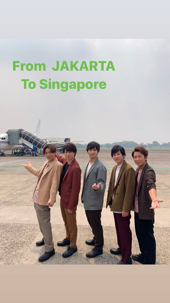 岚搭乘专机跑宣传，从雅加达前往新加坡时特地在停机坪留影。（图:IG）