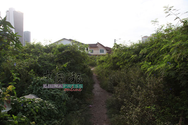 葡萄牙村村民申诉，通往甘榜亚达花园的捷径杂草丛生。