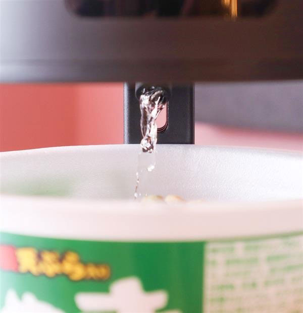 全自动泡杯面机还能调节热水器。