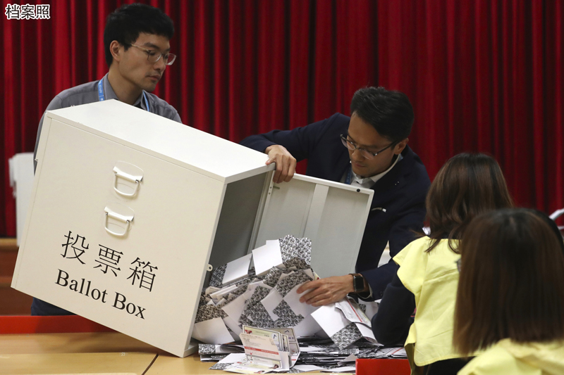 香港第6届区议会选举计票中心现场。(档案照) (美联社)