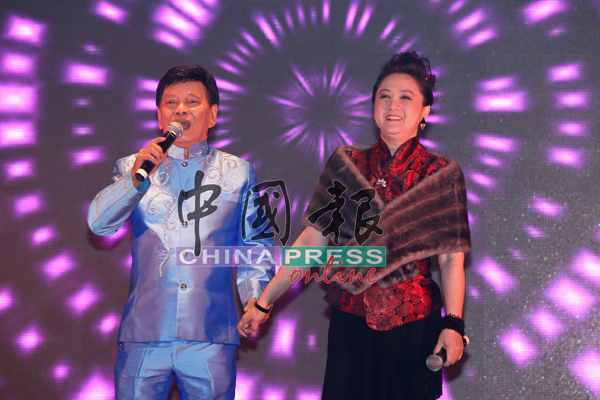 在郑锦昌2017荣休演唱会上，林秋燕与昌哥牵手合唱。
