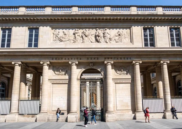 法国巴黎第五大学档案照。