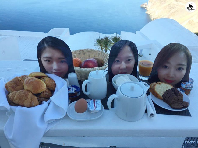 秀妍跟“3人”一起游爱琴海。