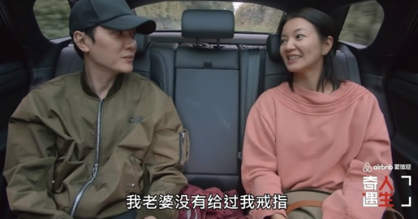 冯绍峰（左）透露结婚1年，仍没有婚戒。（翻摄腾讯视频）

