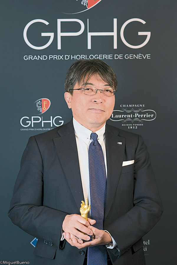 Akio Naito接获由GPHG颁发的年度潜水员手表奖。