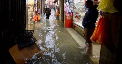 威尼斯遭遇二度涨潮 70%土地被水淹