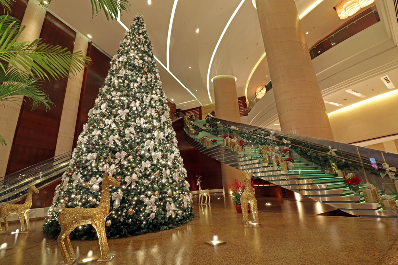 不少星级酒店喜爱采用真圣诞树作摆设，感觉较大气。