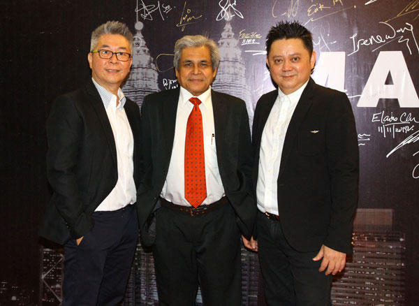 《马哈迪传记》导演陈伟昌（左起）、导演哈达阿沙可汗和总监制傅俊杰宣布电影将于12月中开拍。