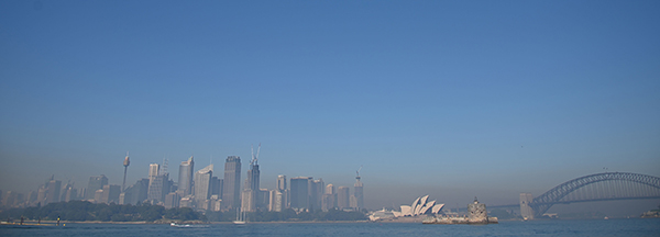 浓烟霾周二笼罩整座悉尼。（法新社）