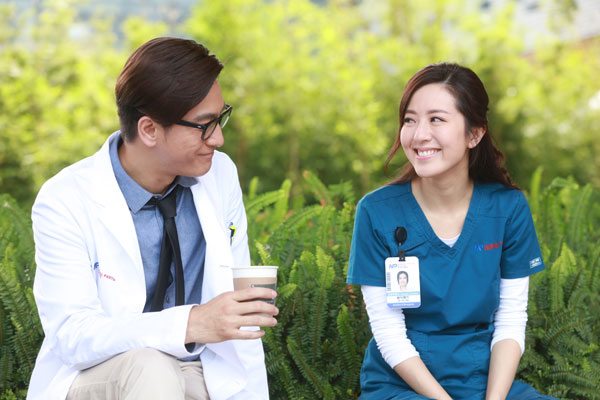 马国明和唐诗咏在剧中饰演医生夫妻。