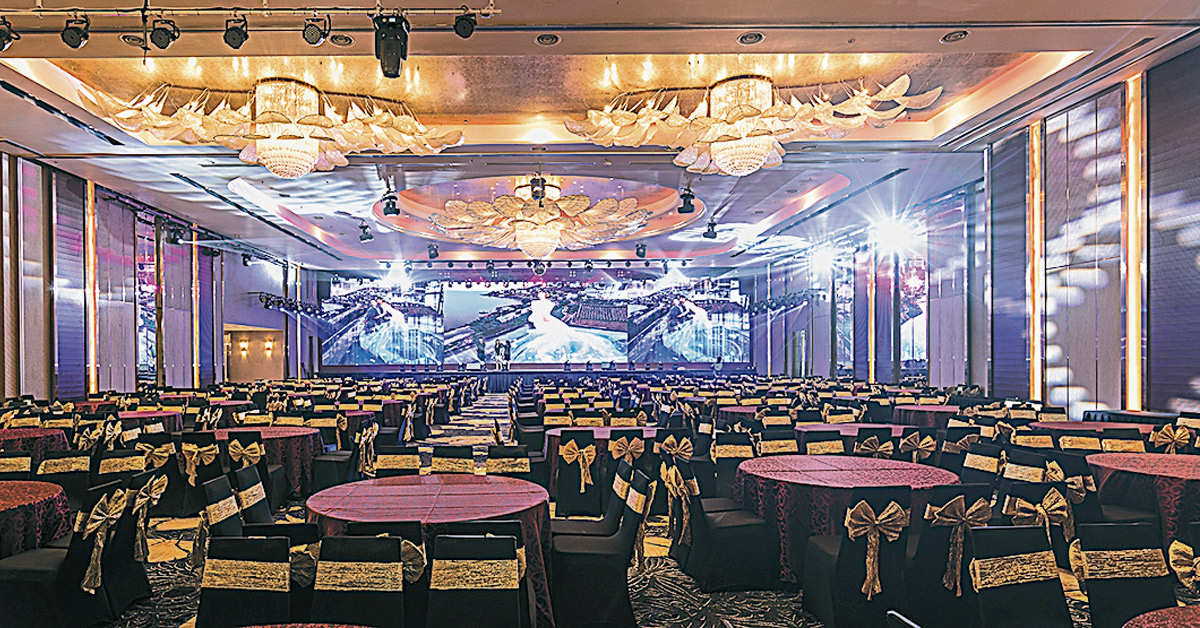 东湖海鲜酒家在梳邦再也的分行，设有豪华时尚的宴会大厅，气派十足。