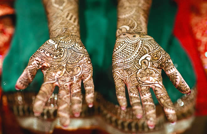 印度马哈拉施特拉州日前发生一起母亲嫁9岁女儿的童婚案。