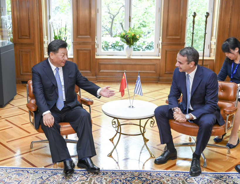 习近平周一在雅典同希腊总理米佐塔基斯会谈。
