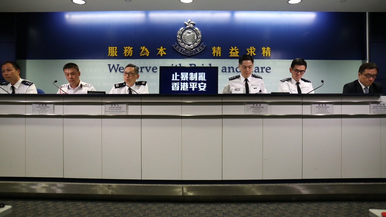 香港警方周一召开例行记者会。