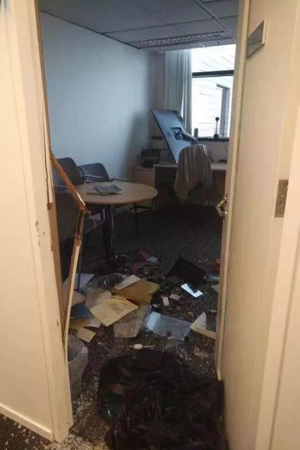 科大一名中国教授的办公室被砸。