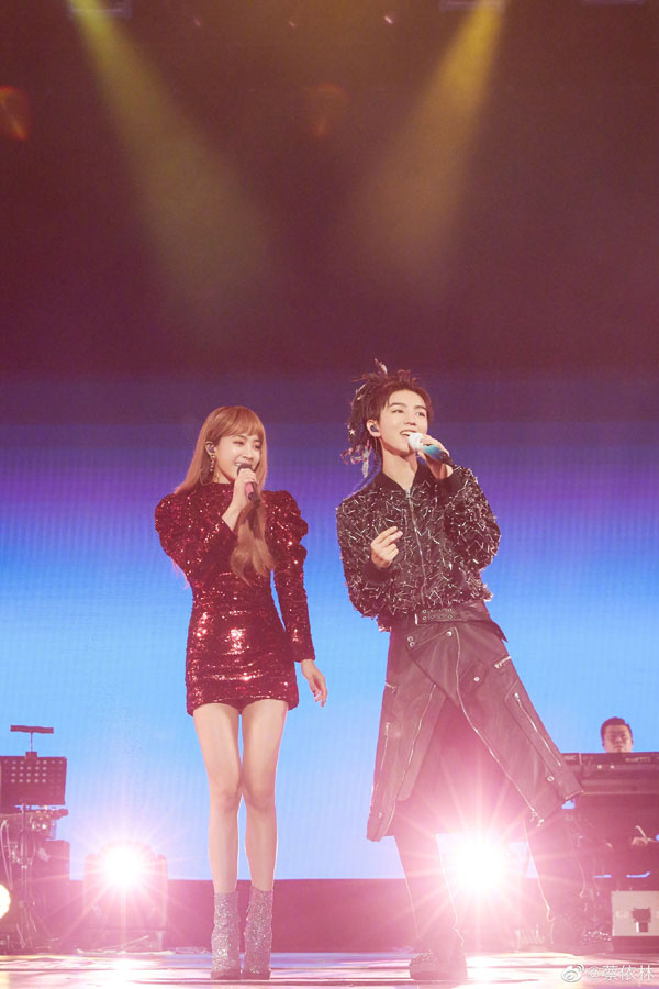 蔡依林担任王俊凯演唱会嘉宾，甜甜合唱《心引力》。