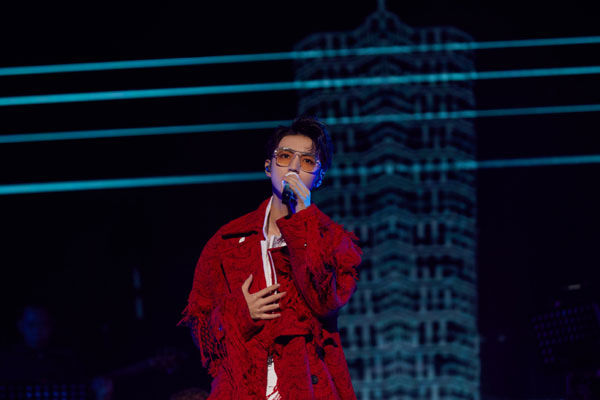王俊凯在北京凯迪拉克中心举行人生第一场个人演唱会。