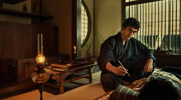 阿部宽在《夕雾花园》中饰演日本园艺师。