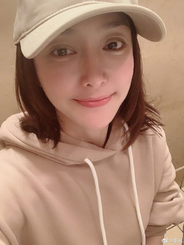 40岁中国女星秦岚晒素颜照被赞爆。