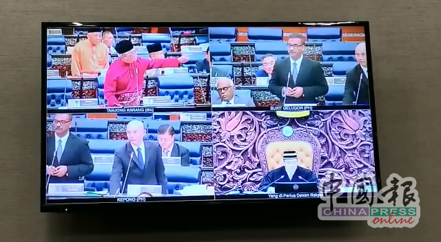 巫统丹绒加弄区国会议员丹斯里诺奥马今天在国会上大动肝火。(视频截图)
