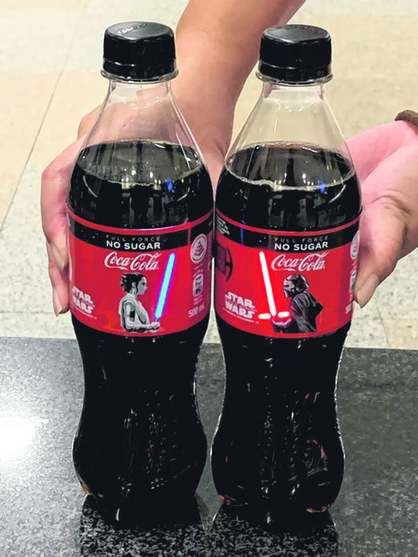 8000瓶会发光的限量版星战（StarWars）可口可乐在狮城独家推出。