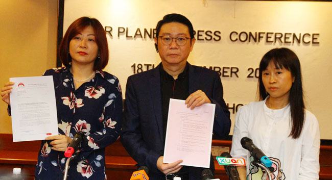 星艺娱乐营运总监刘家雯（左起）、总裁拿督符侑辁和总经理纪佳评召开媒体发布会，一一回应黄明志吉隆坡跨年演唱会被取消的来龙去脉。