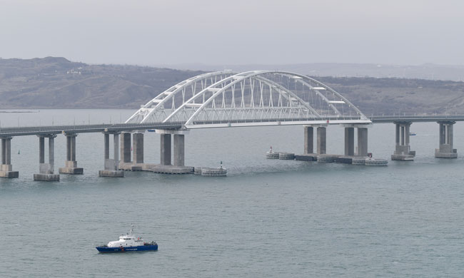连接克里米亚半岛和俄罗斯大陆的跨海大桥。（美联社）