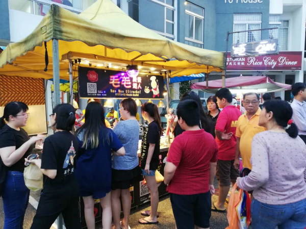 玛琳夜市美食街筹备单位欢迎更多商贩参与，携手推广夜市文化。