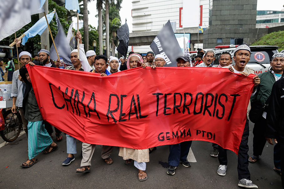 印尼穆斯林周五在中国大使馆外，抗议新疆人权问题。（欧新社）