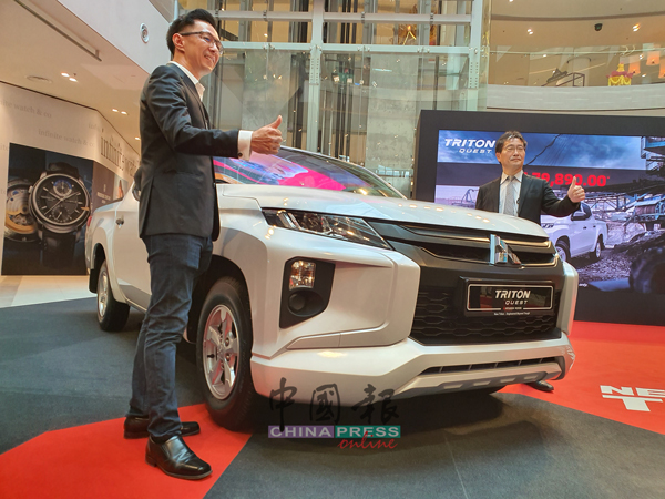 马来西亚三菱汽车日前由该公司财务总监天野日出彦（右），及资深副总裁郑毅勉共同推介。
